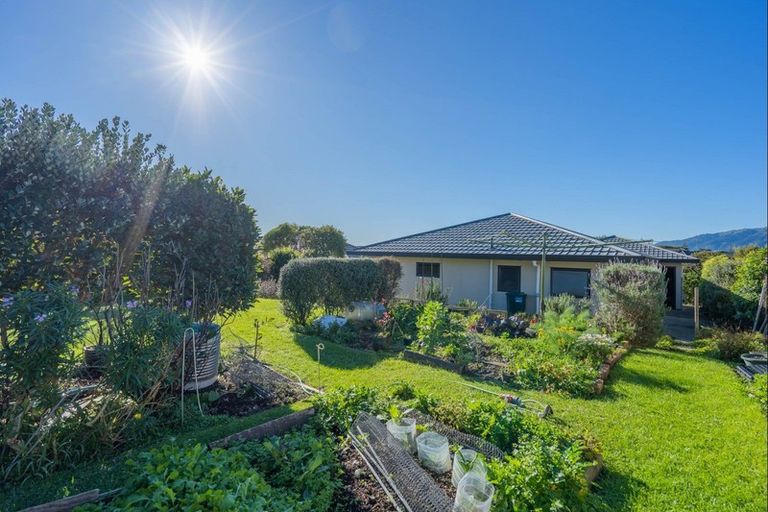 Photo of property in 18 Barrett Drive, Waikanae Beach, Waikanae, 5036