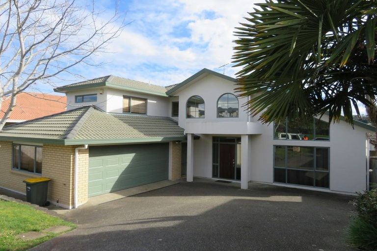 Photo of property in 19 Medallion Drive, Oteha, Auckland, 0632