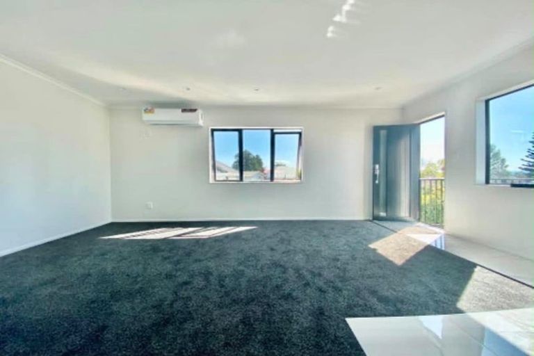 Photo of property in 547 Massey Road, Mangere, Auckland, 2022