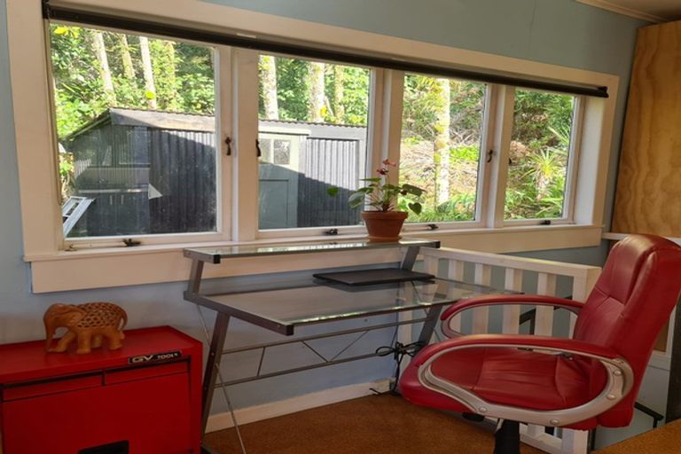 Photo of property in 10-12 Glenesk Road, Piha, New Lynn, 0772