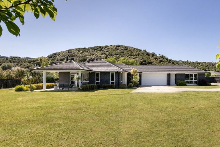 Photo of property in 266 Lakes Boulevard, Pyes Pa, Tauranga, 3112