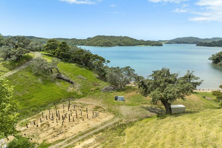 Photo of property in 130 Whangaruru Wharf Road, Whangaruru, Russell, 0184