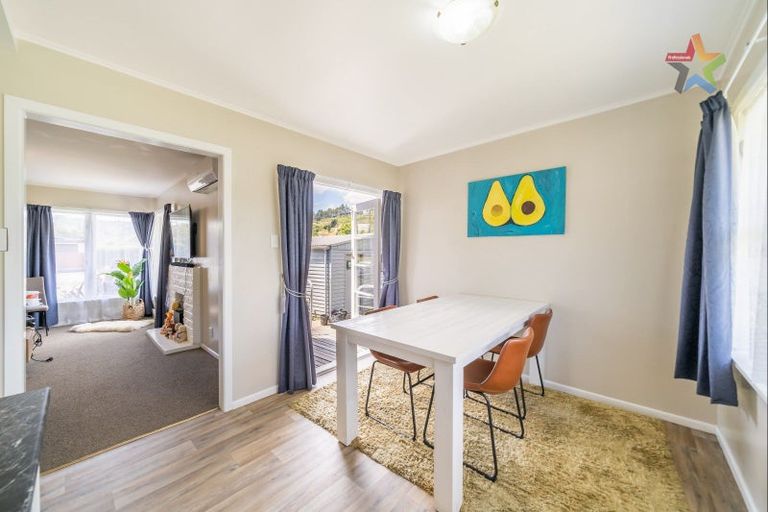 Photo of property in 5 Willow Grove, Wainuiomata, Lower Hutt, 5014