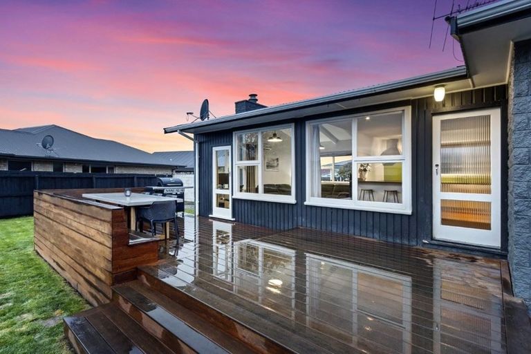 Photo of property in 15 Inca Place, Redwood, Christchurch, 8051