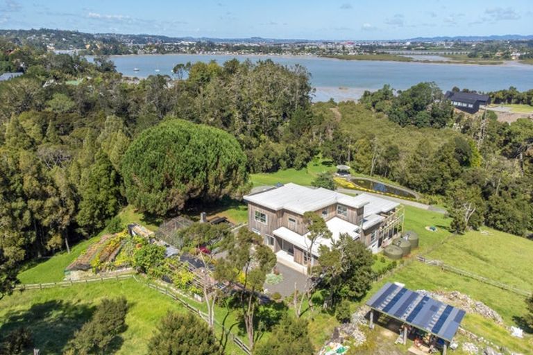 Photo of property in 42 Merewhira Road, Paremoremo, Albany, 0793