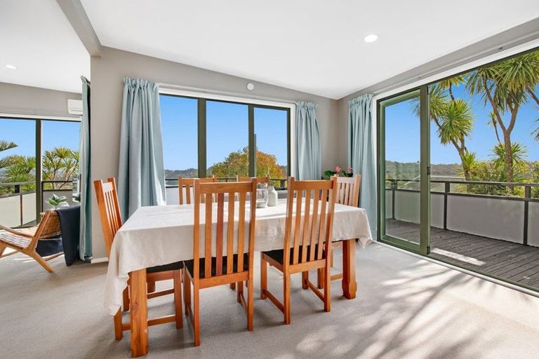 Photo of property in 2/9 Pemberton Avenue, Bayview, Auckland, 0629