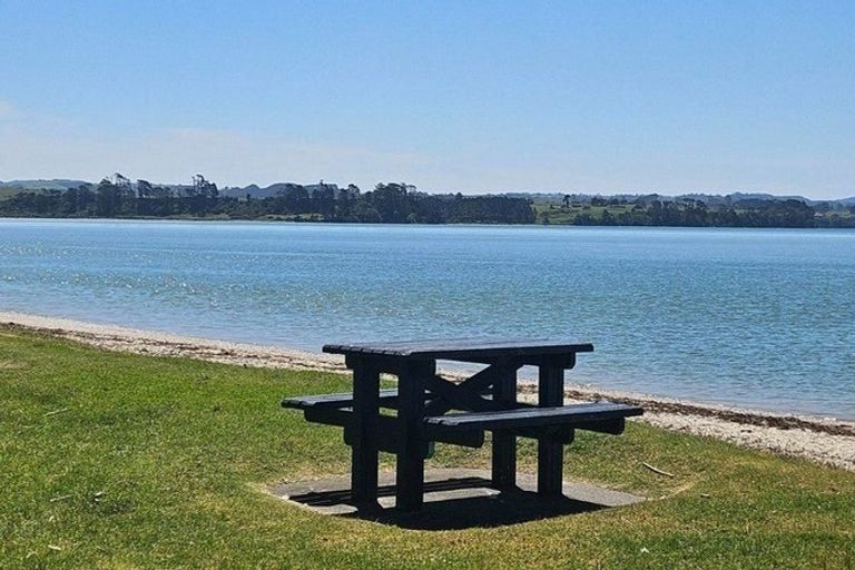 Photo of property in 1 Stella Drive, Clarks Beach, 2122