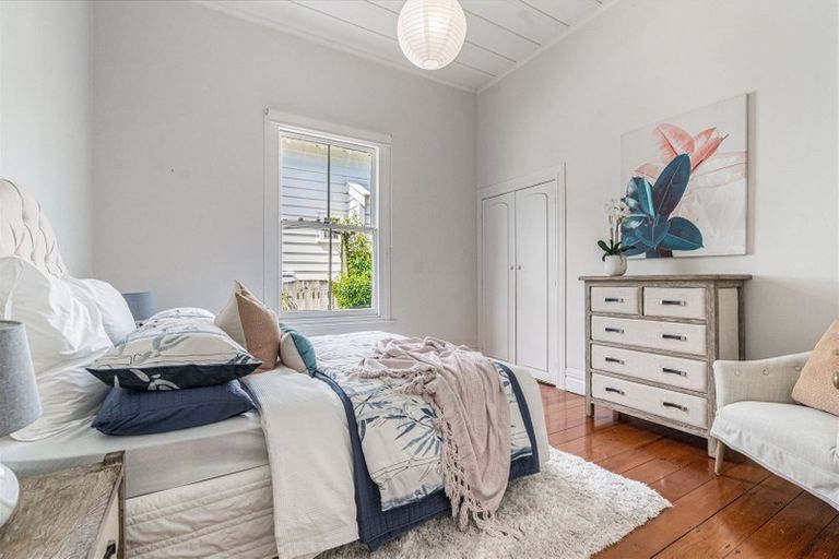 Photo of property in 3 Turnbull Road, Narrow Neck, Auckland, 0624