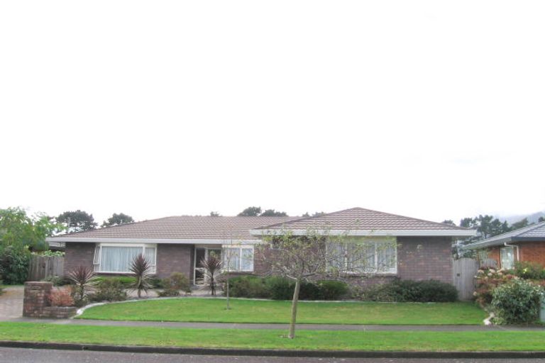 Photo of property in 13 Cranbrook Grove, Waikanae, 5036