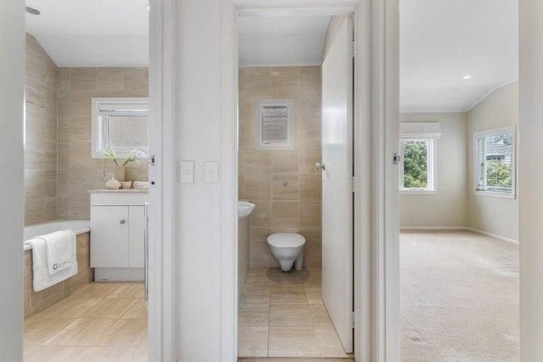 Photo of property in 206 Hurstmere Road, Takapuna, Auckland, 0622