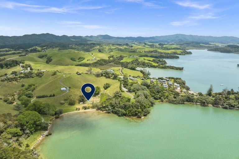 Photo of property in 130 Whangaruru Wharf Road, Whangaruru, Russell, 0184