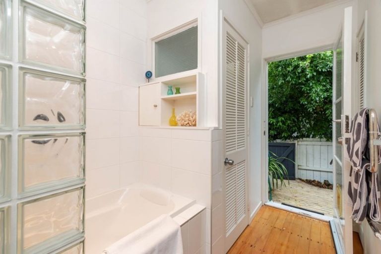 Photo of property in 2/1 Saratoga Avenue, Herne Bay, Auckland, 1011