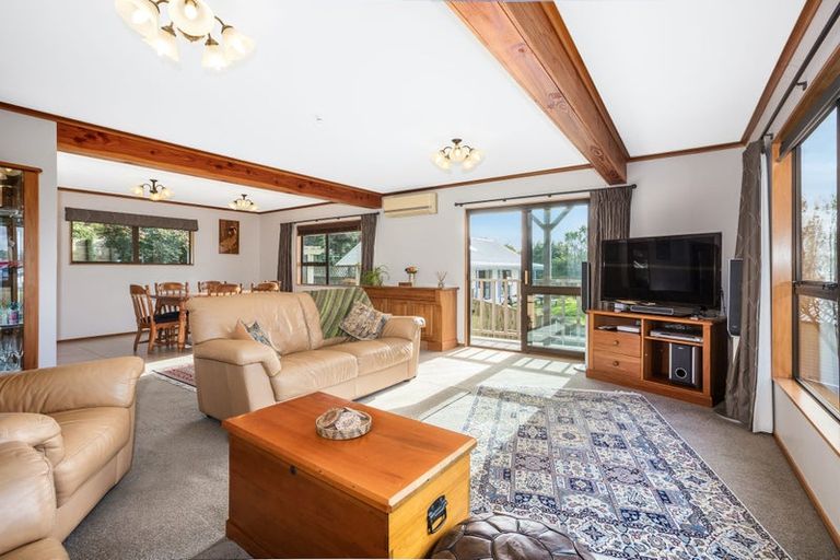 Photo of property in 34 Albatross Close, Whitby, Porirua, 5024