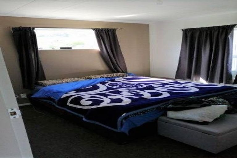 Photo of property in 43 Levant Street, Cannons Creek, Porirua, 5024