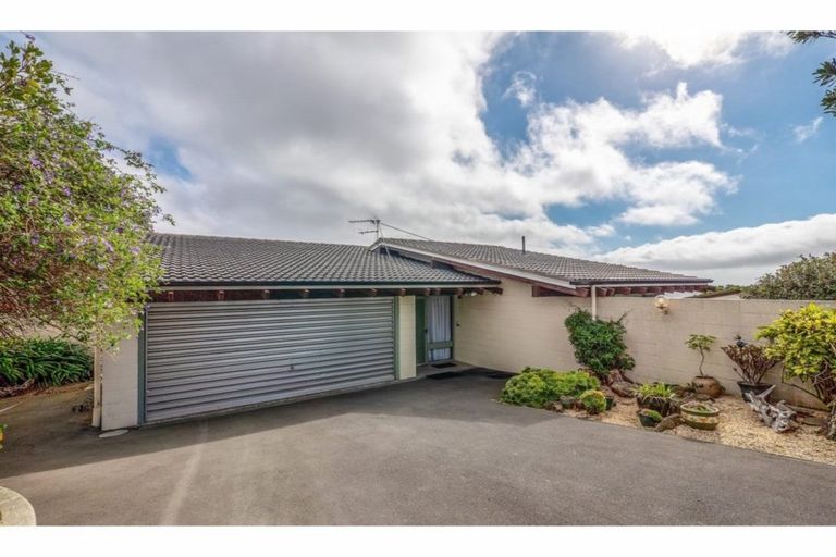Photo of property in 76 Cannon Hill Crescent, Mount Pleasant, Christchurch, 8081