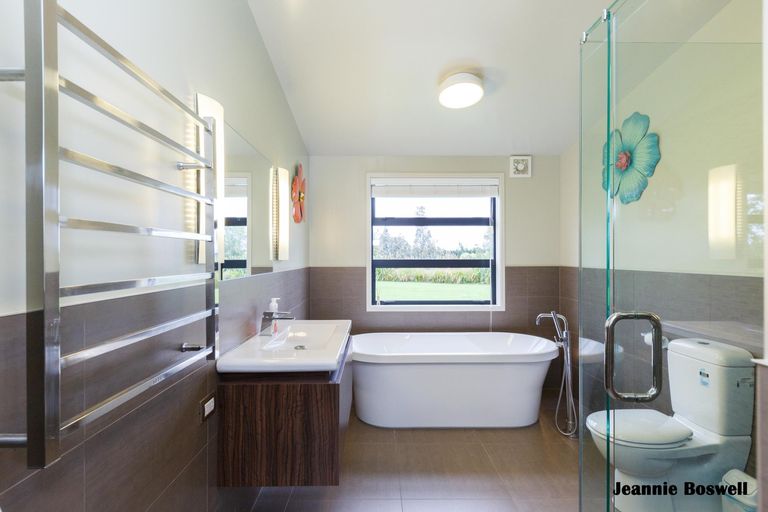 Photo of property in 5/454 Stoney Creek Road, Kelvin Grove, Palmerston North, 4470