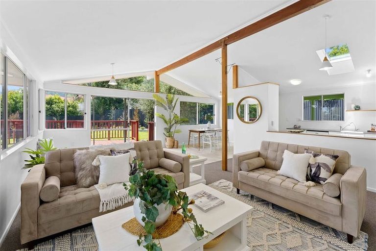 Photo of property in 15 Ruru Street, Waikanae, 5036