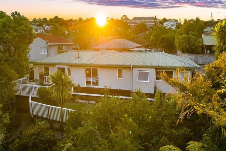 Photo of property in 24 Milan Drive, Glen Eden, Auckland, 0602