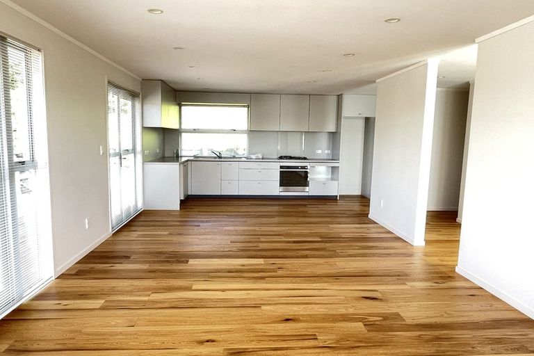 Photo of property in 19 Squirrel Lane, Browns Bay, Auckland, 0630