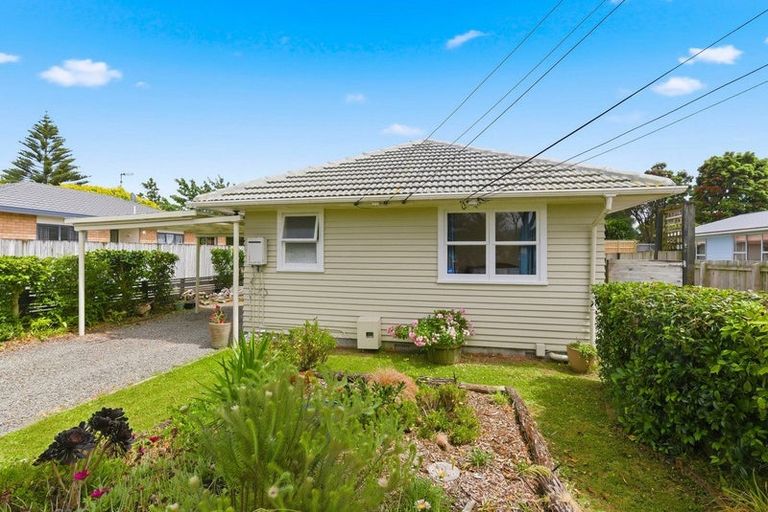 Photo of property in 17 Walton Road, Paraparaumu Beach, Paraparaumu, 5032