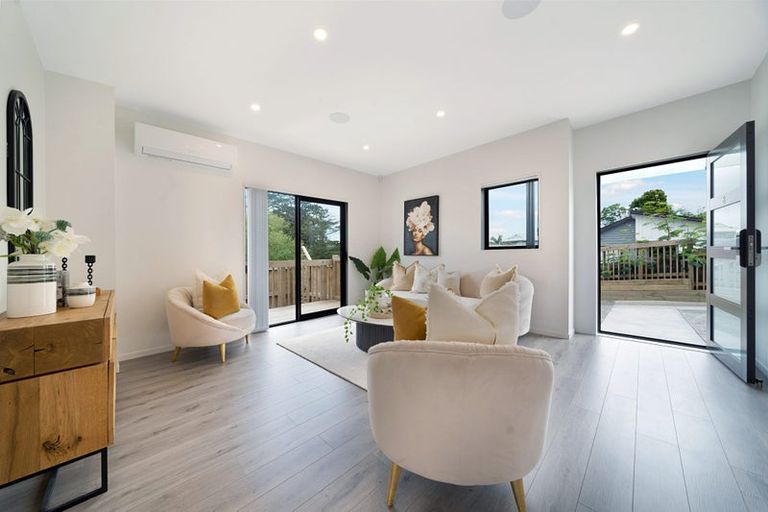 Photo of property in 8/105 Hobsonville Road, West Harbour, Auckland, 0618