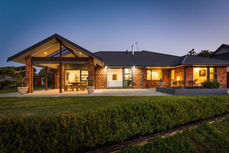 Photo of property in 30 Grand Oaks Drive, Awapuni, Palmerston North, 4412