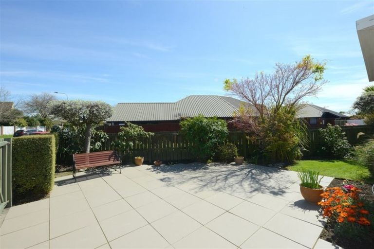 Photo of property in 2 Broadfell Avenue, Avonhead, Christchurch, 8042