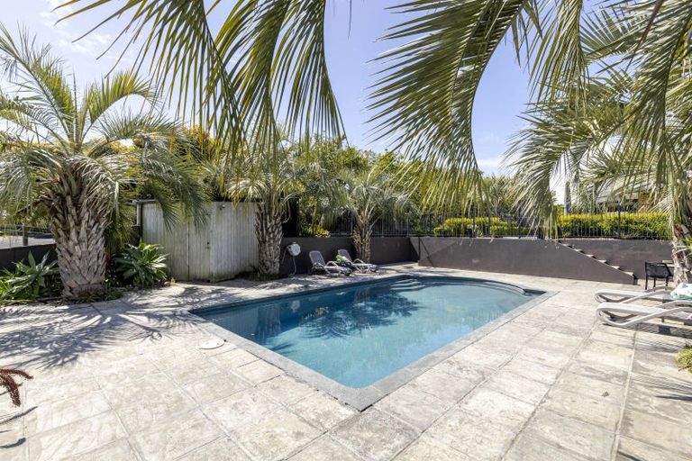 Photo of property in 1179 Devon Road, Bell Block, New Plymouth, 4373