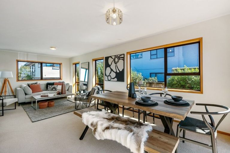 Photo of property in 2/12 East Coast Road, Milford, Auckland, 0620