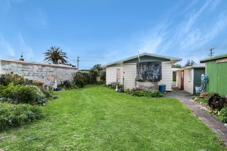Photo of property in 27 Koputara Road, Himatangi Beach, Foxton, 4891