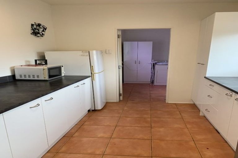 Photo of property in 16 Eruini Street, Waikanae Beach, Waikanae, 5036