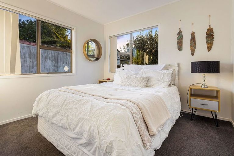 Photo of property in 24 Granville Drive, Massey, Auckland, 0614