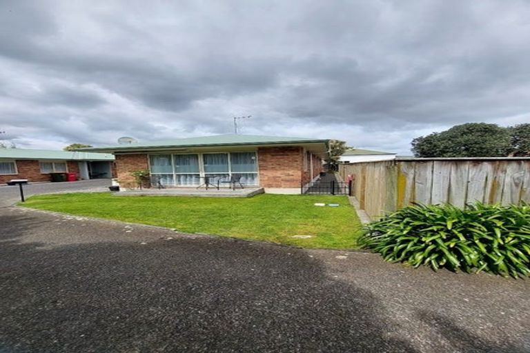 Photo of property in 42a Queenwood Road, Levin, 5510