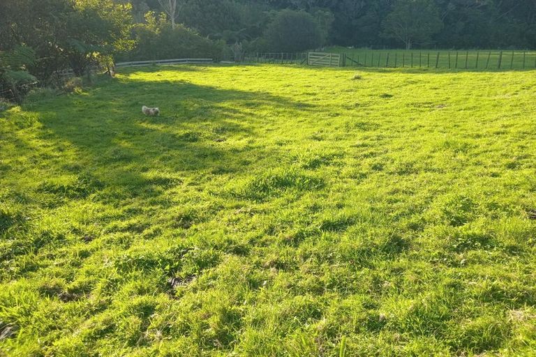 Photo of property in 126 Awai Road, Tarurutangi, New Plymouth, 4372