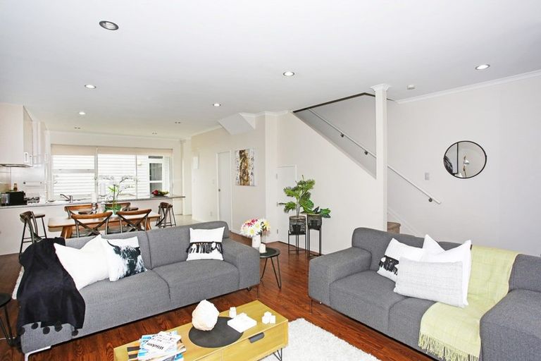 Photo of property in 27 Hakawai Avenue, Takanini, 2112