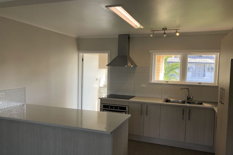 Photo of property in 3/3 Sutton Crescent, Papatoetoe, Auckland, 2025