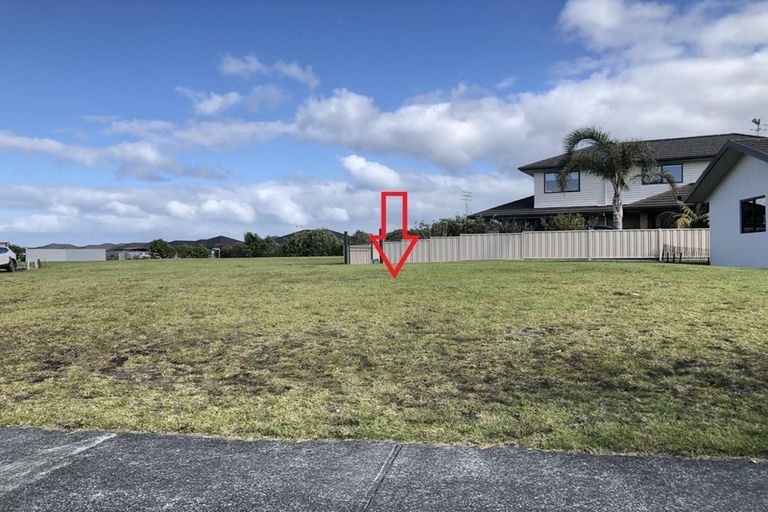 Photo of property in 114 Barbados Way, One Tree Point, 0118