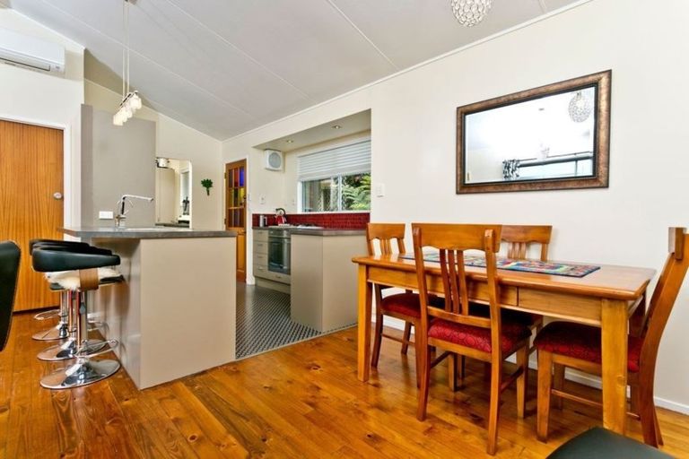 Photo of property in 16 Morriggia Place, Bayview, Auckland, 0629