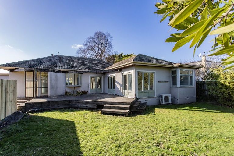 Photo of property in 69 Memorial Avenue, Ilam, Christchurch, 8053