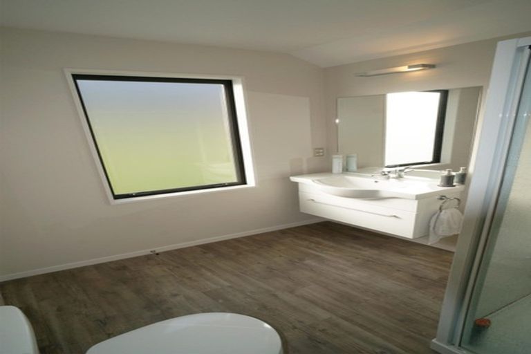 Photo of property in 6 Hovingham Court, Jacks Point, Queenstown, 9371