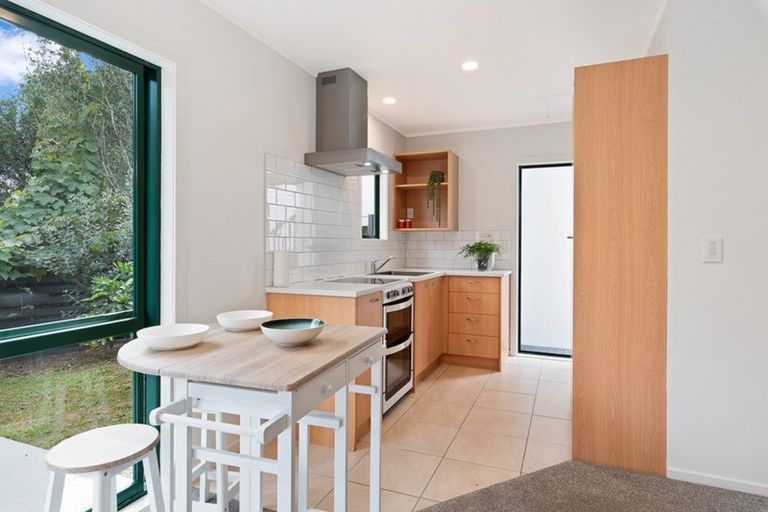 Photo of property in 42a Woodglen Road, Glen Eden, Auckland, 0602