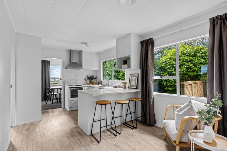 Photo of property in 1/23 Santiago Crescent, Unsworth Heights, Auckland, 0632