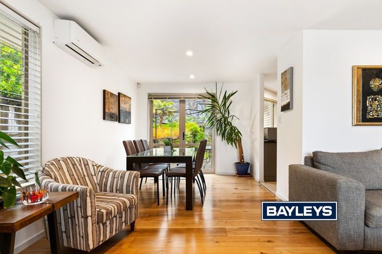 Photo of property in 25 Henry Partington Place, Greenhithe, Auckland, 0632