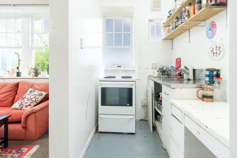 Photo of property in 76a Kelburn Parade, Kelburn, Wellington, 6012