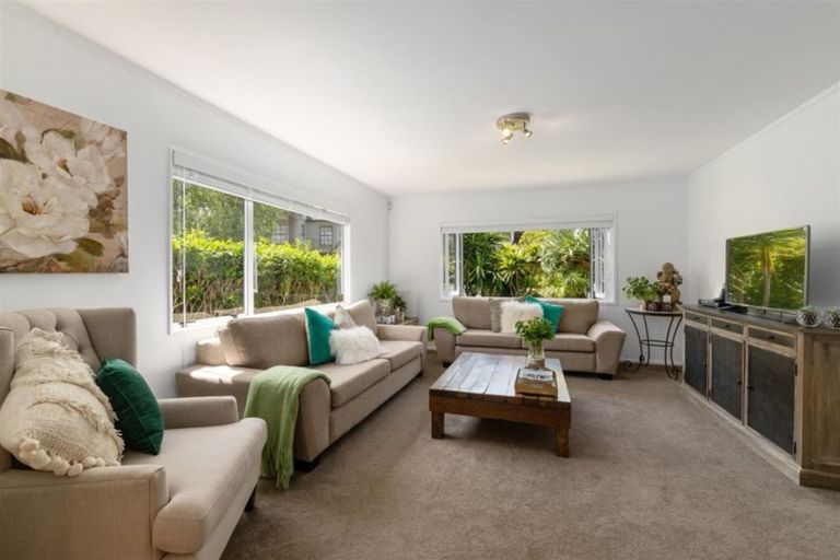 Photo of property in 20 Penguin Drive, Murrays Bay, Auckland, 0630