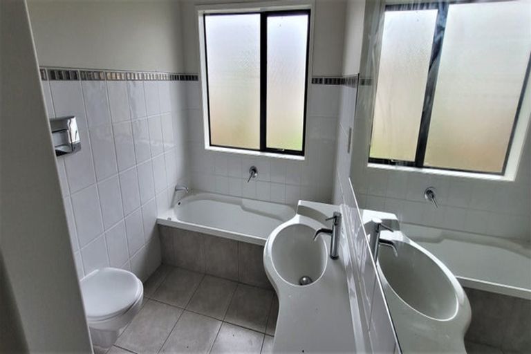 Photo of property in 33 Golden Sands Drive, Papamoa Beach, Papamoa, 3118