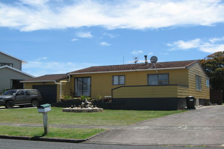 Photo of property in 17 Taihiki Road, Clarks Beach, 2122