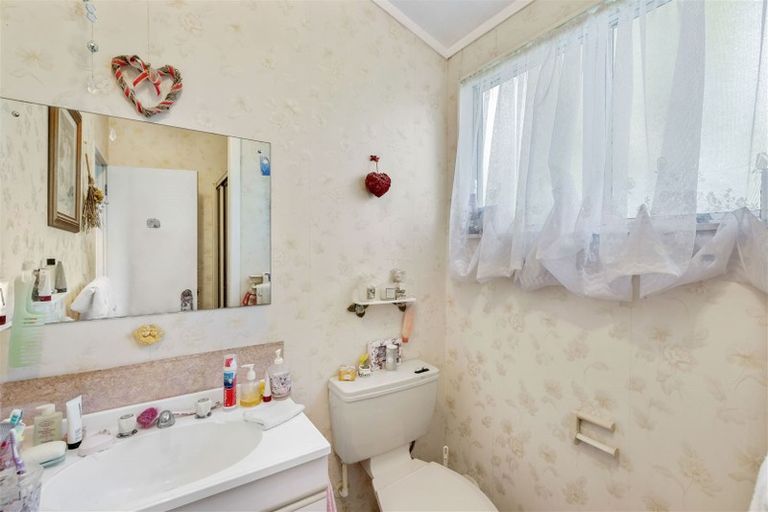 Photo of property in 2/36 Gosford Drive, Botany Downs, Auckland, 2010