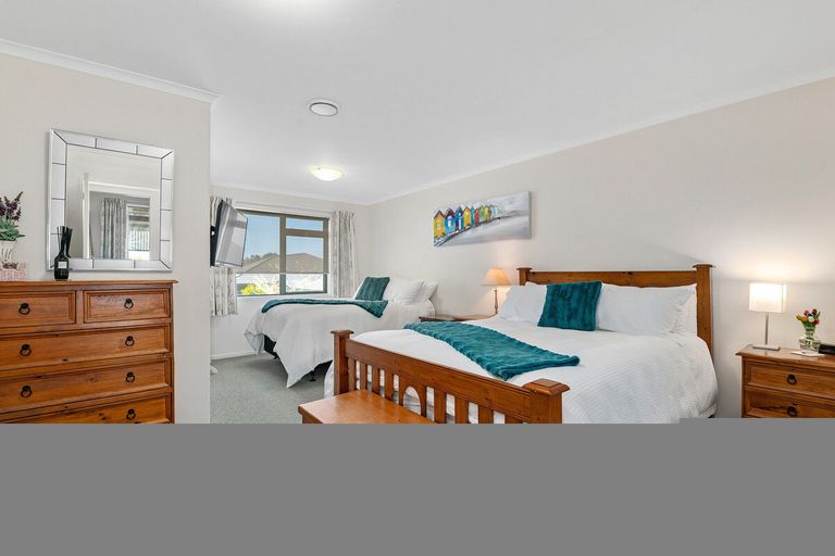 Photo of property in 18 Hamon Place, Pukehangi, Rotorua, 3015