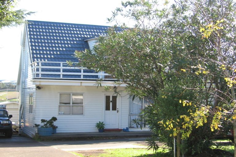 Photo of property in 486 East Coast Road, Windsor Park, Auckland, 0630